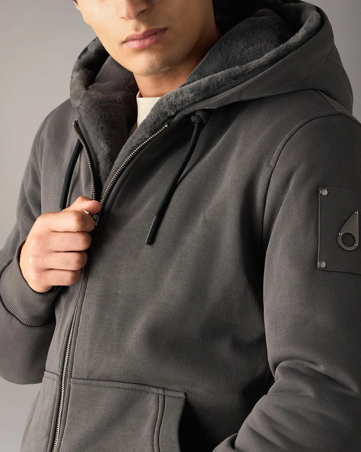Moose Knuckles Classic Bunny Hoodie sweat Cement molleton doux