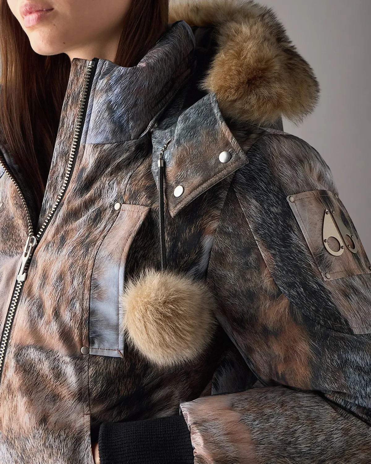 Moose Knuckles Debbie Down Bomber bronze imprimé court
