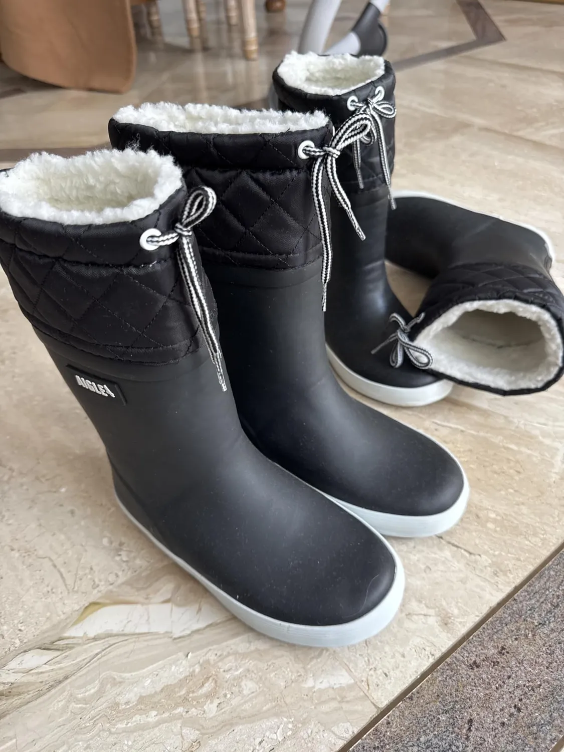 Aigle Giboulee 2 botte de pluie enfant fourrée Marine Blanc