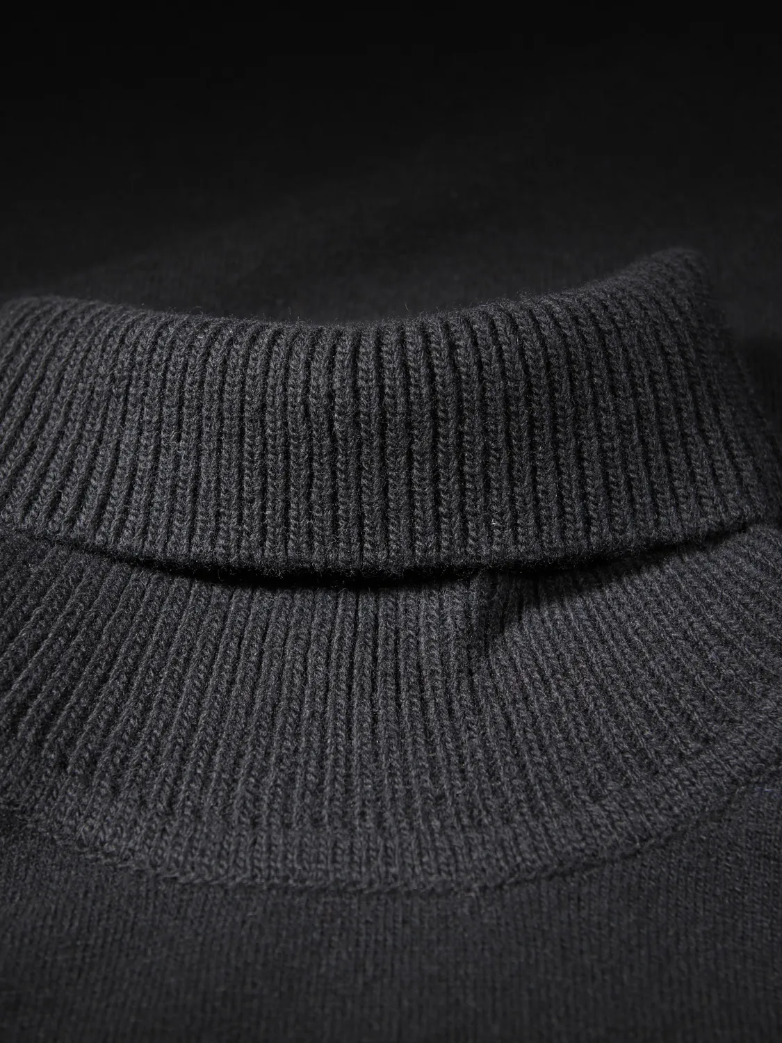Hollington pull col roulé Geelong noir 100% laine