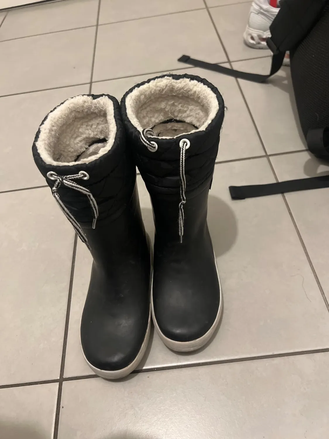 Aigle Giboulee 2 botte de pluie enfant fourrée Marine Blanc