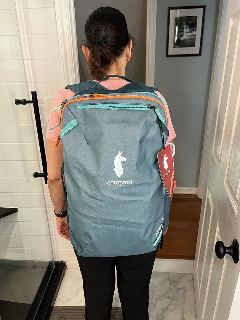 Cotopaxi Allpa 28L sac à dos voyage Crimson cabine