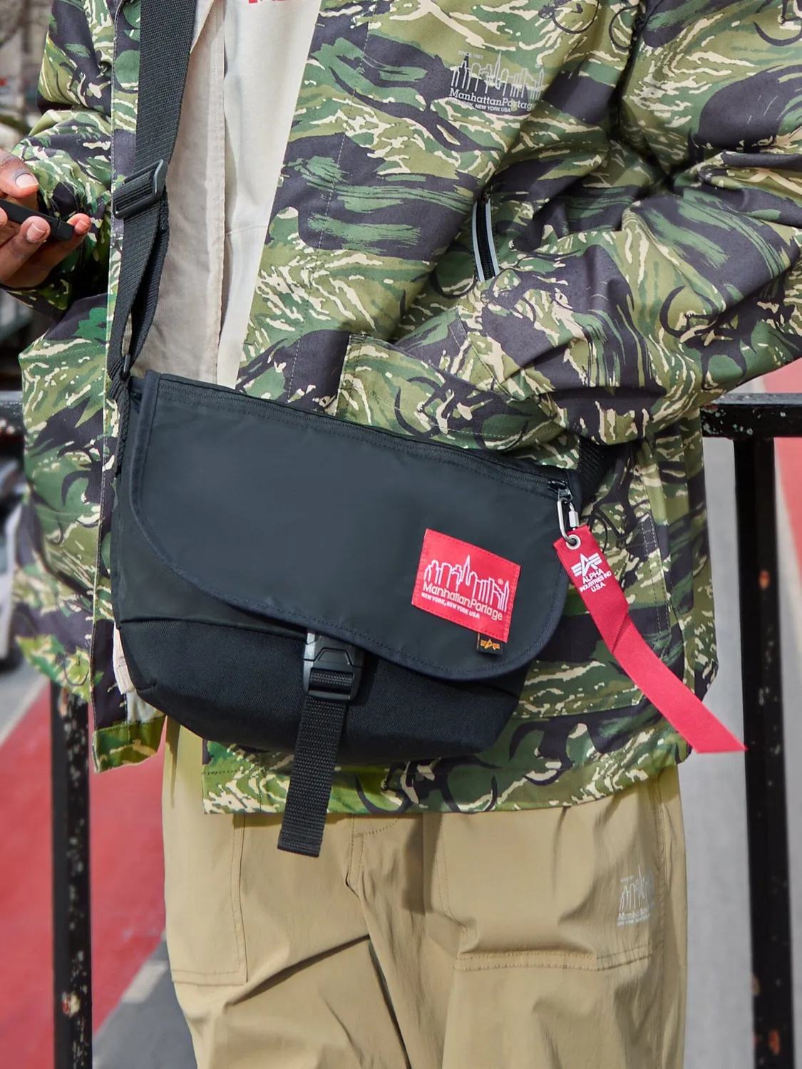 Alpha Industries Manhattan Portage sac messenger noir