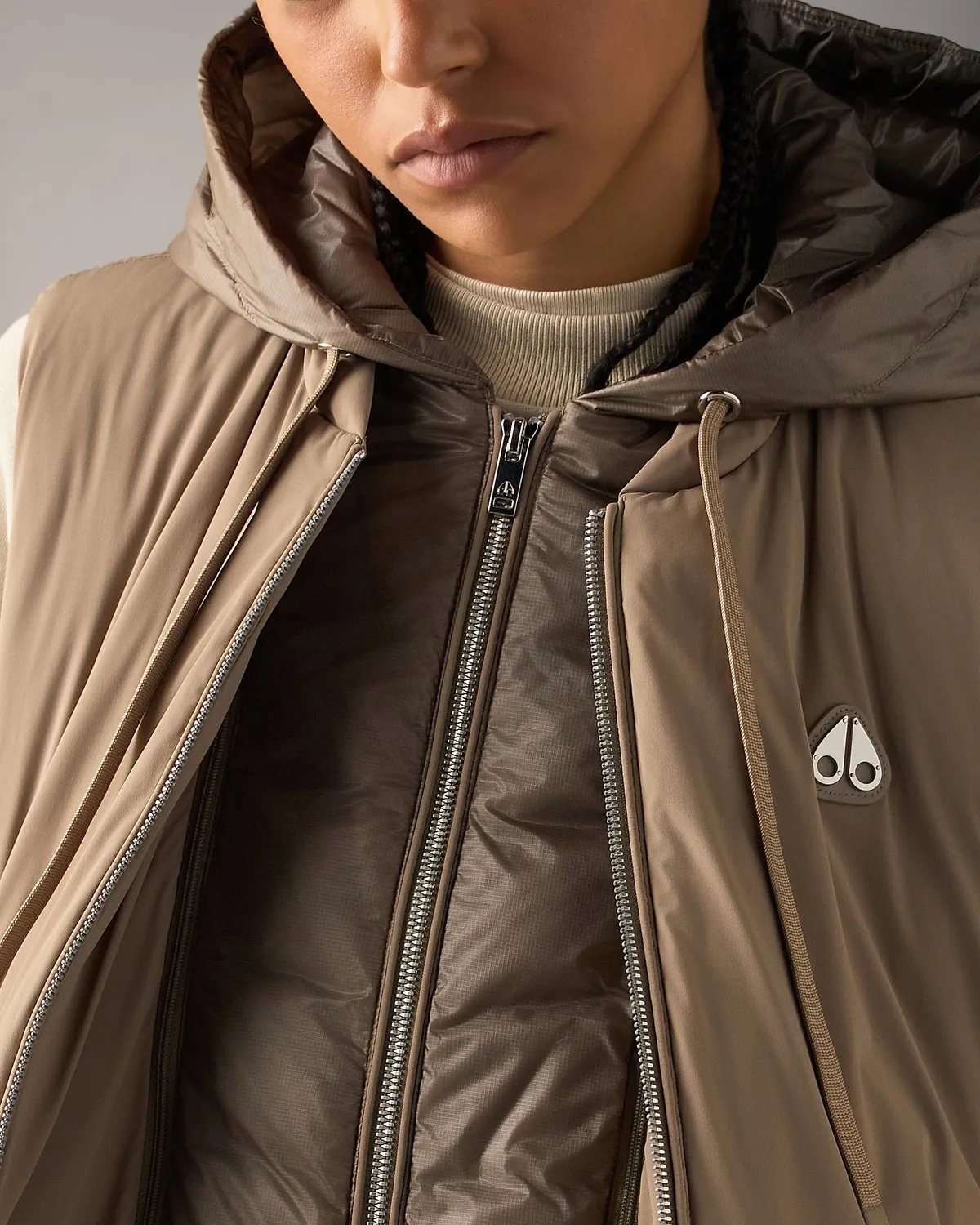 Moose Knuckles Tegan gilet duvet gris cendré capuche amovible