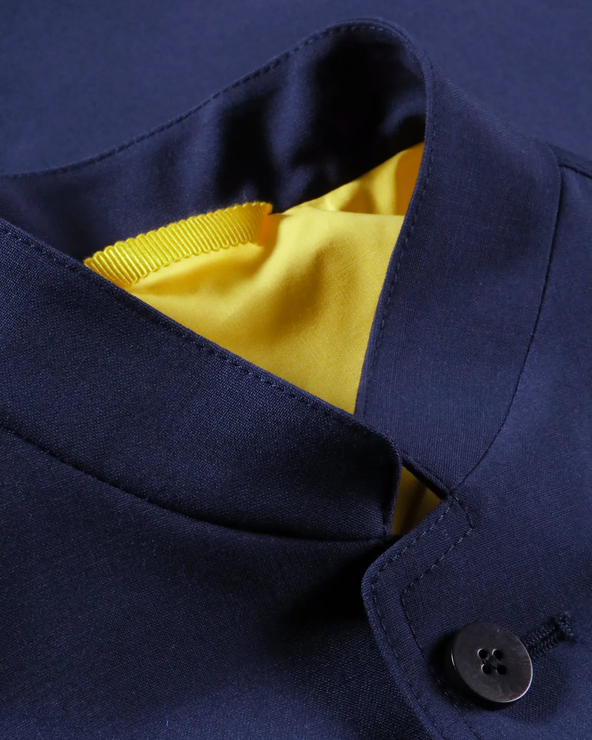 Hollington Tyrol veste ajustée bleu nuit 100% laine