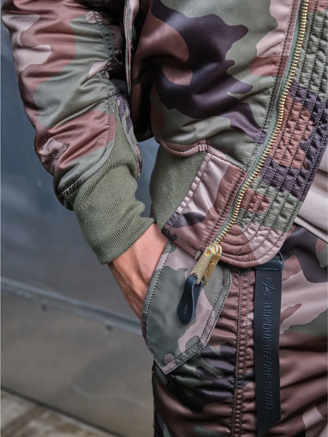 Alpha Industries MA-1 Nylon pantalon camo woodland