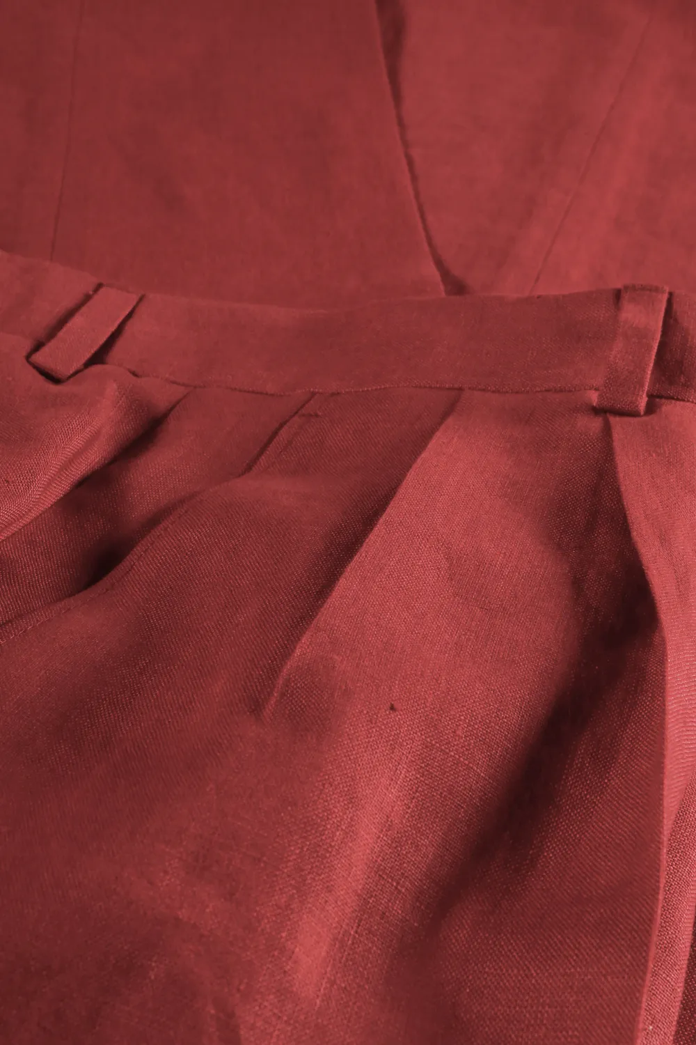 Hollington Luca pantalon lin rouge Piaget à plis taille haute