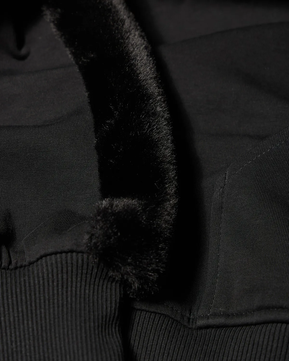 Moose Knuckles Mixed Media Bunny Hoodie sweat noir chaud