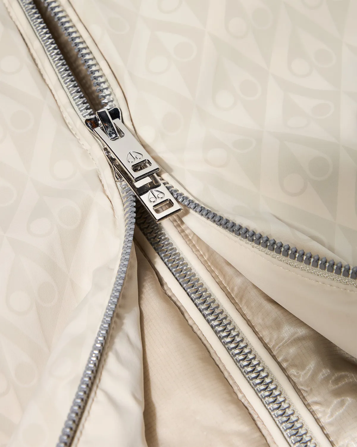 Moose Knuckles Tegan bomber duvet monogramme capuche