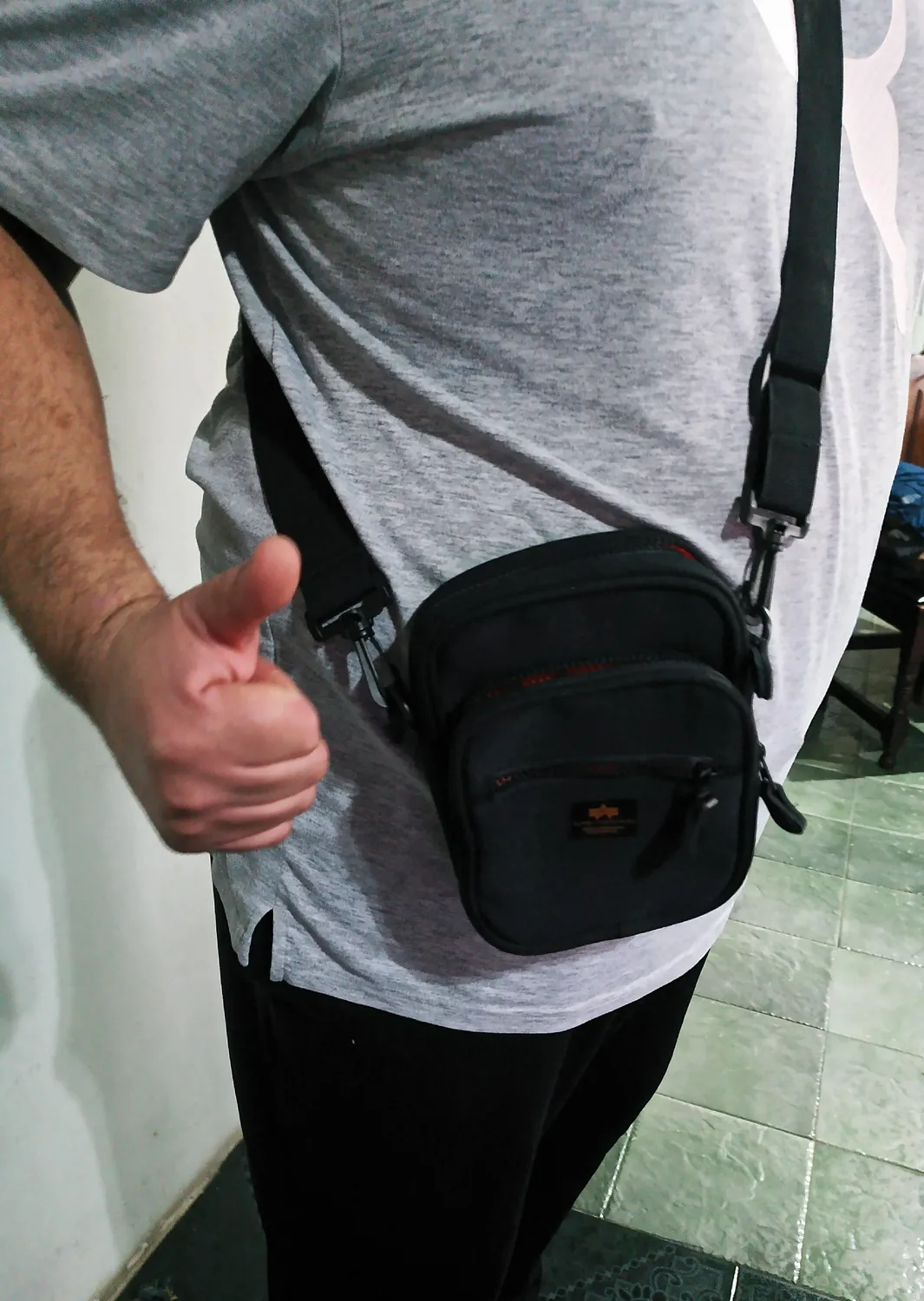 Alpha Industries Small Label sac bandoulière noir 1L