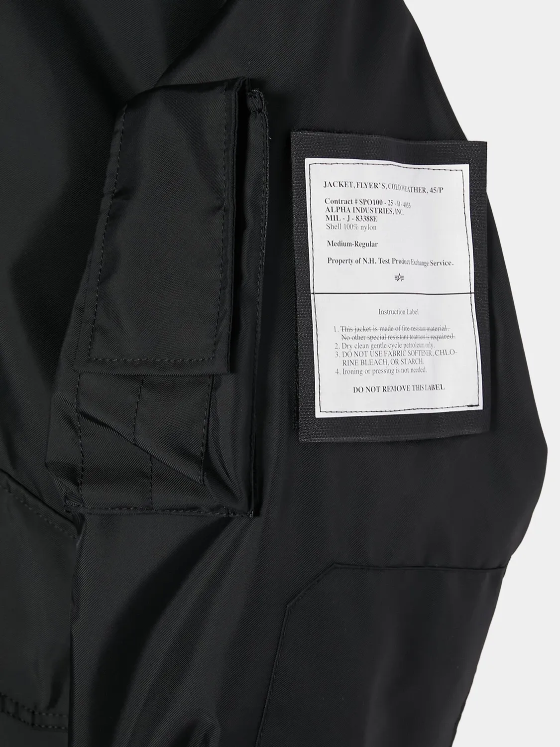 Alpha Industries N.Hoolywood CWU-106P blouson noir capuche