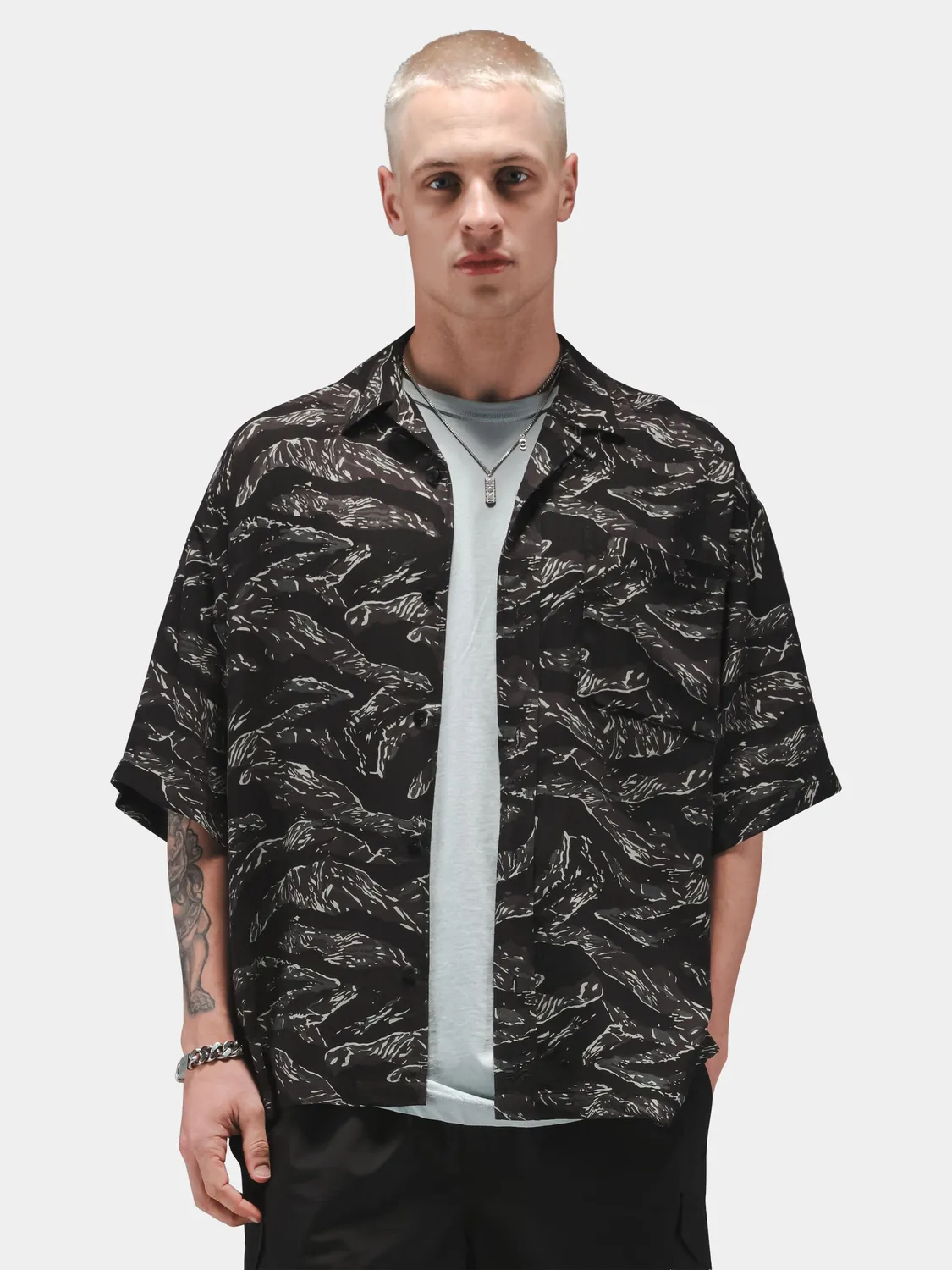 Alpha Industries Camo Relaxed Chemise manches courtes gris