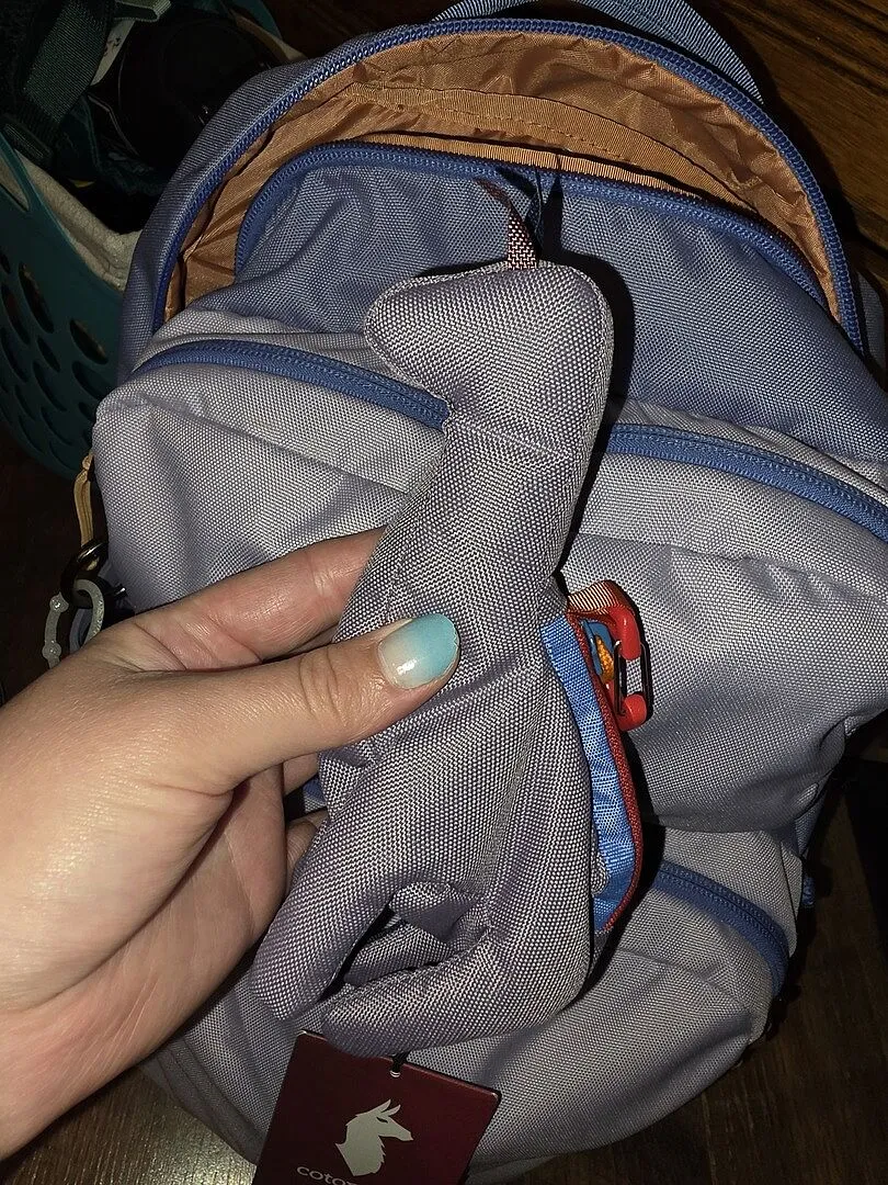 Cotopaxi Llama Charm pochette Del Día lama pièce unique