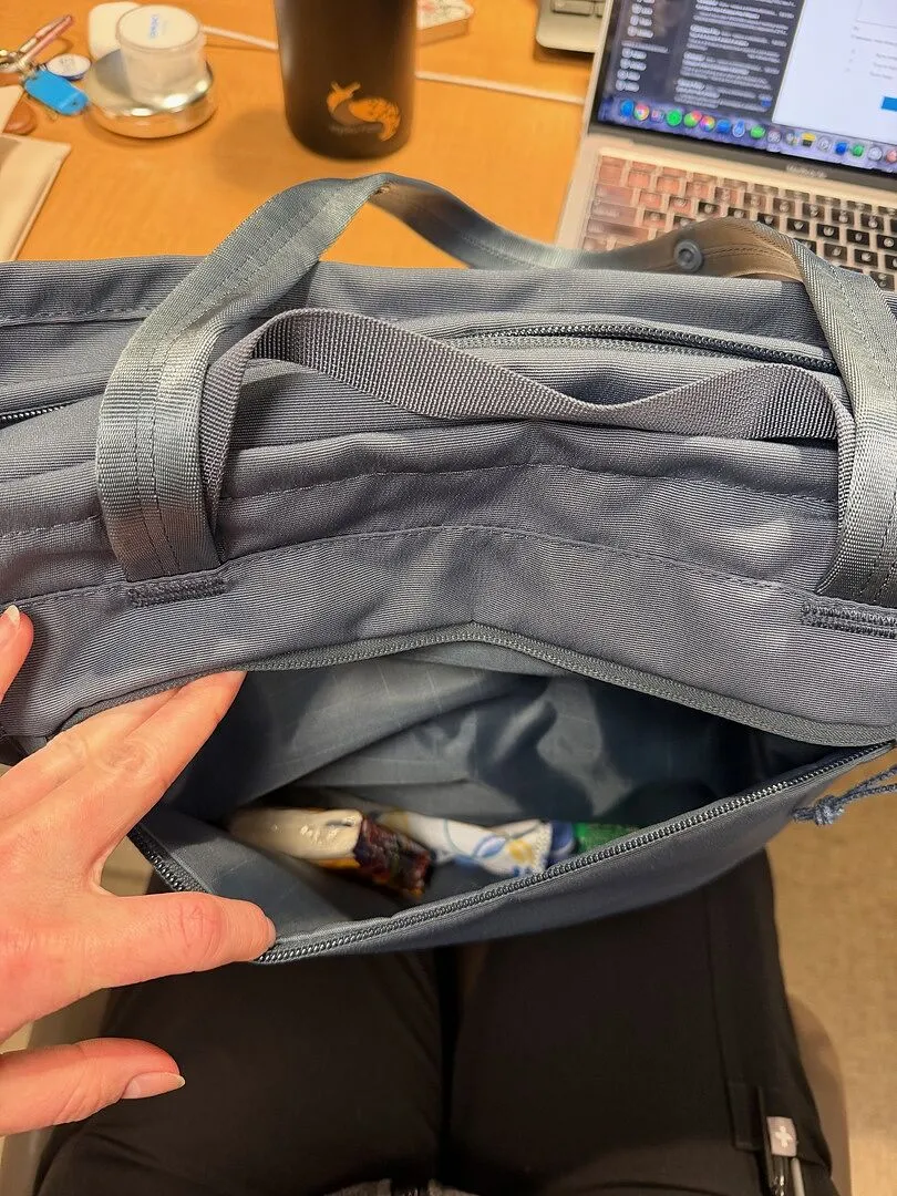 Cotopaxi Mente 22L tote Slate ordinateur portable