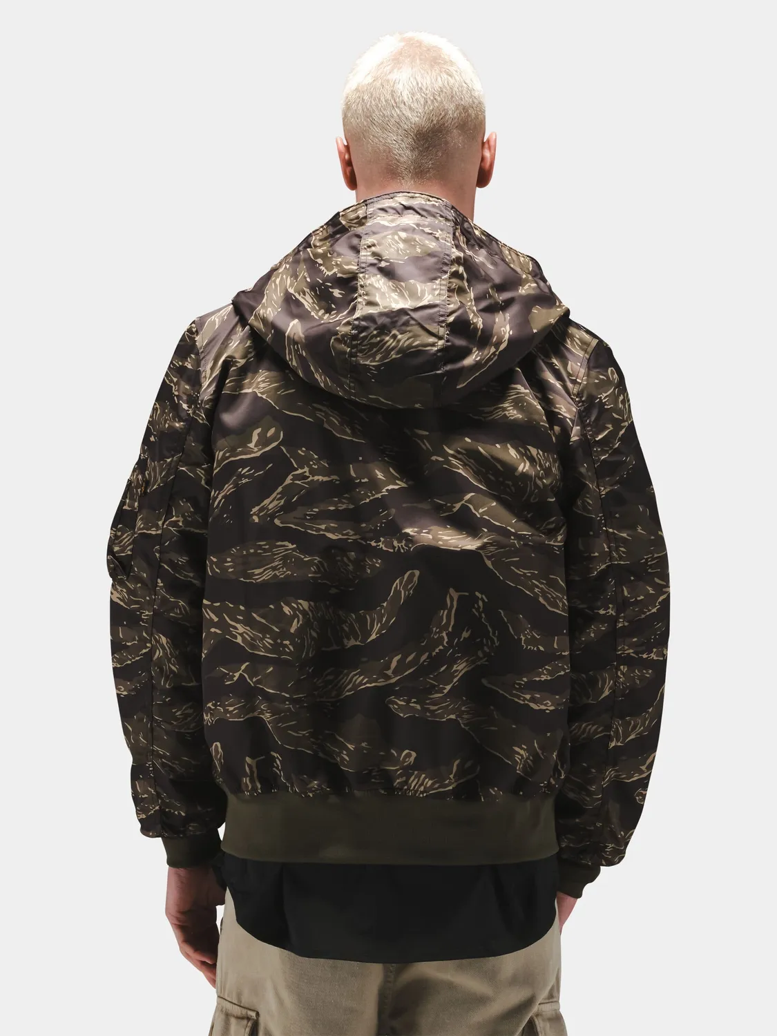Alpha Industries L-2B Hooded Gen II bomber noir nylon