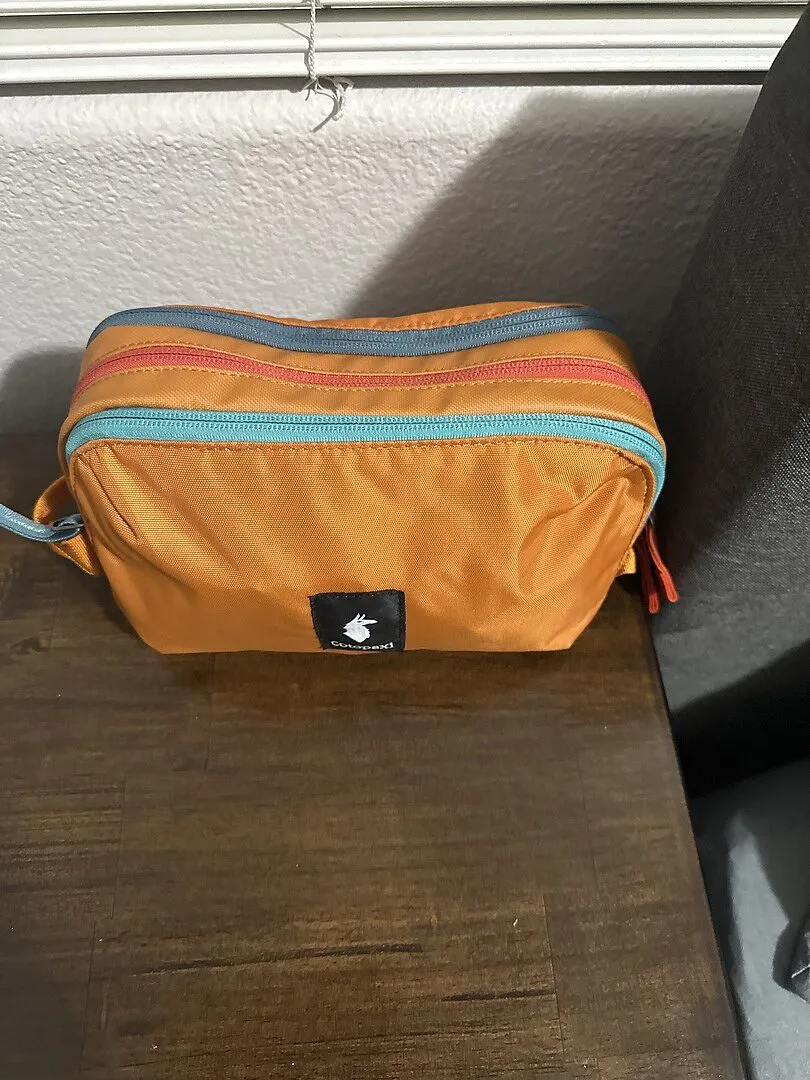 Cotopaxi Nido trousse cada dia abyss 4L recyclée 3 poches