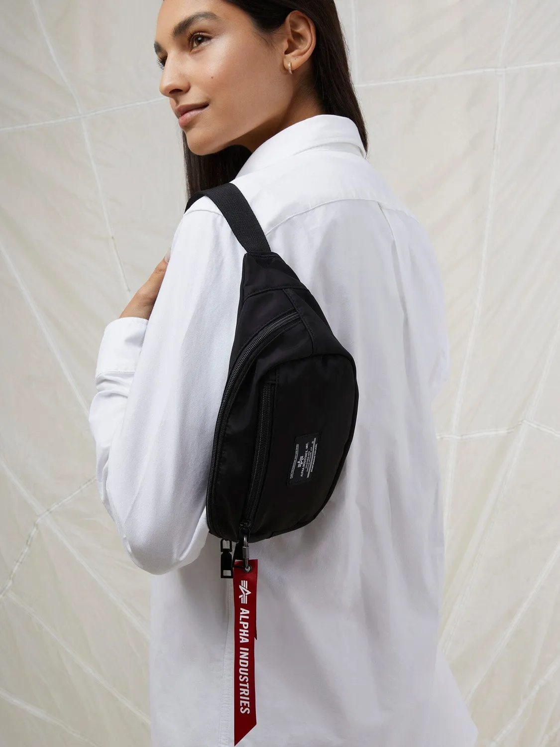 Alpha Industries Crew sac banane noir nylon 4L