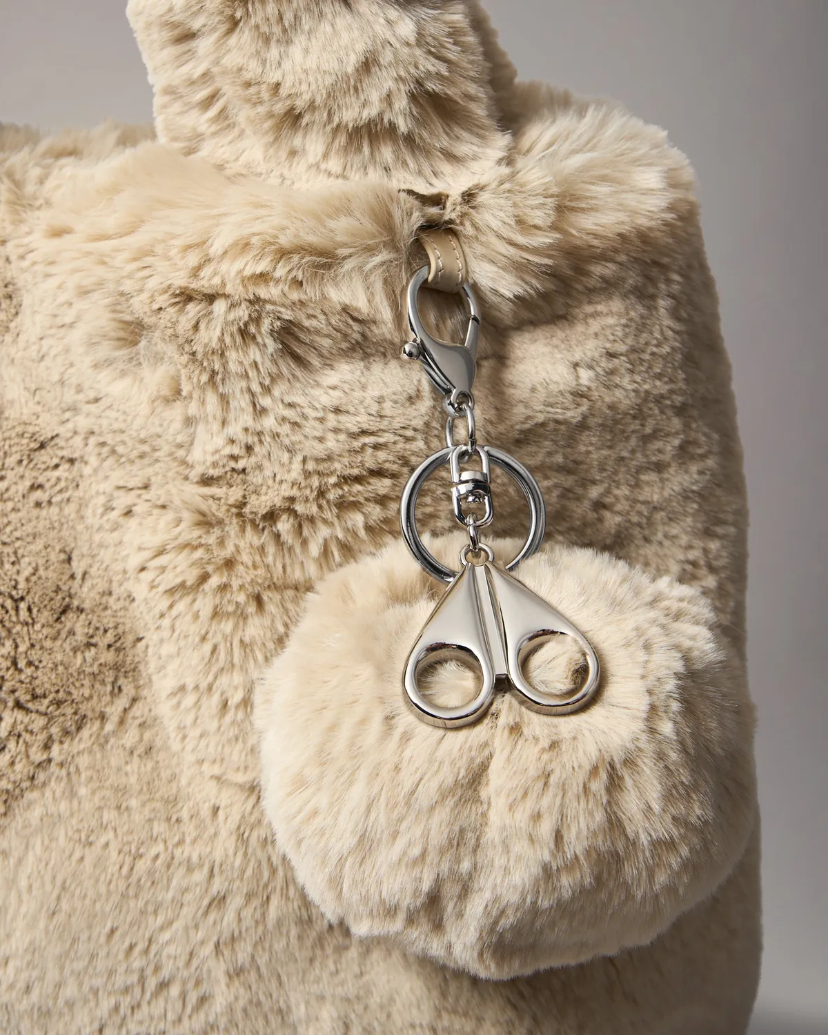 Moose Knuckles Mini Bunny Tote sac Alabaster peluche