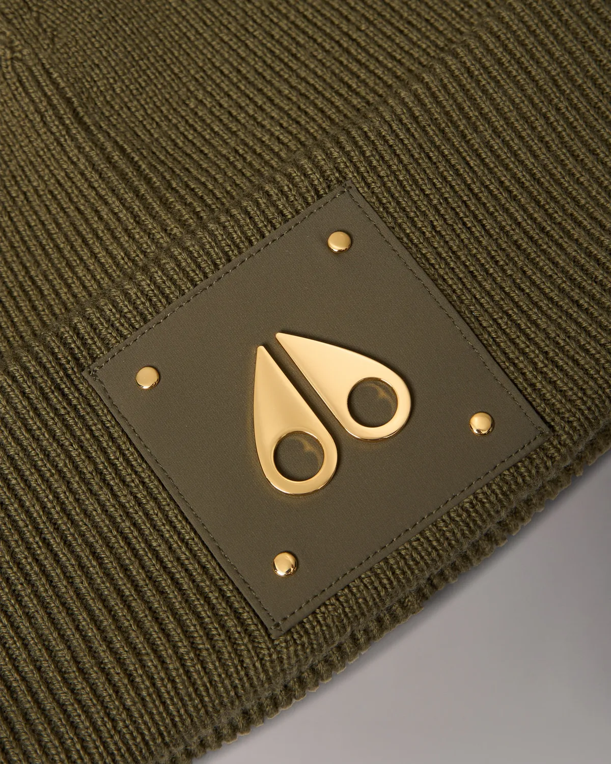 Moose Knuckles Gold Series Logo Icon bonnet laine combat