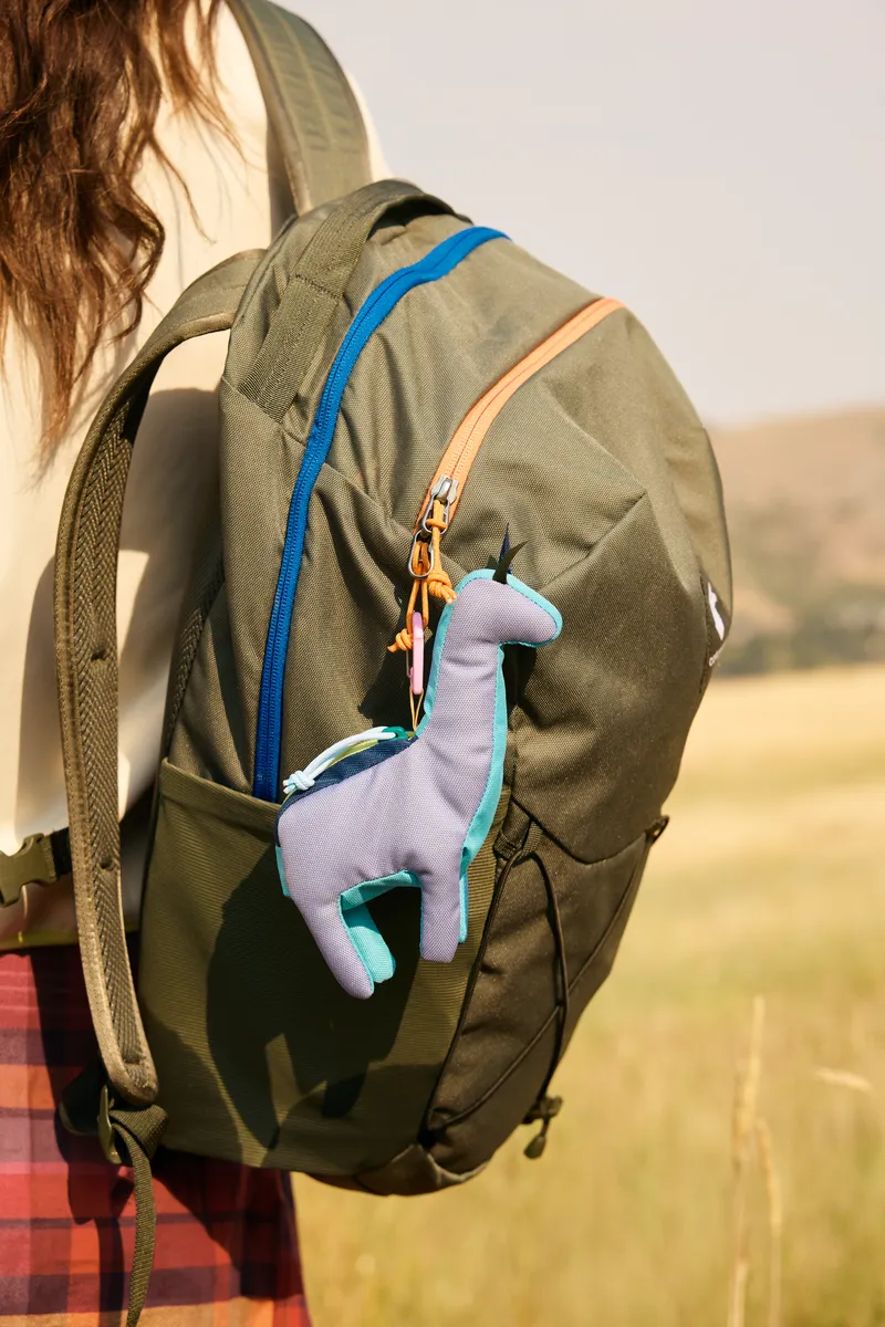 Cotopaxi Llama Charm pochette Del Día lama pièce unique