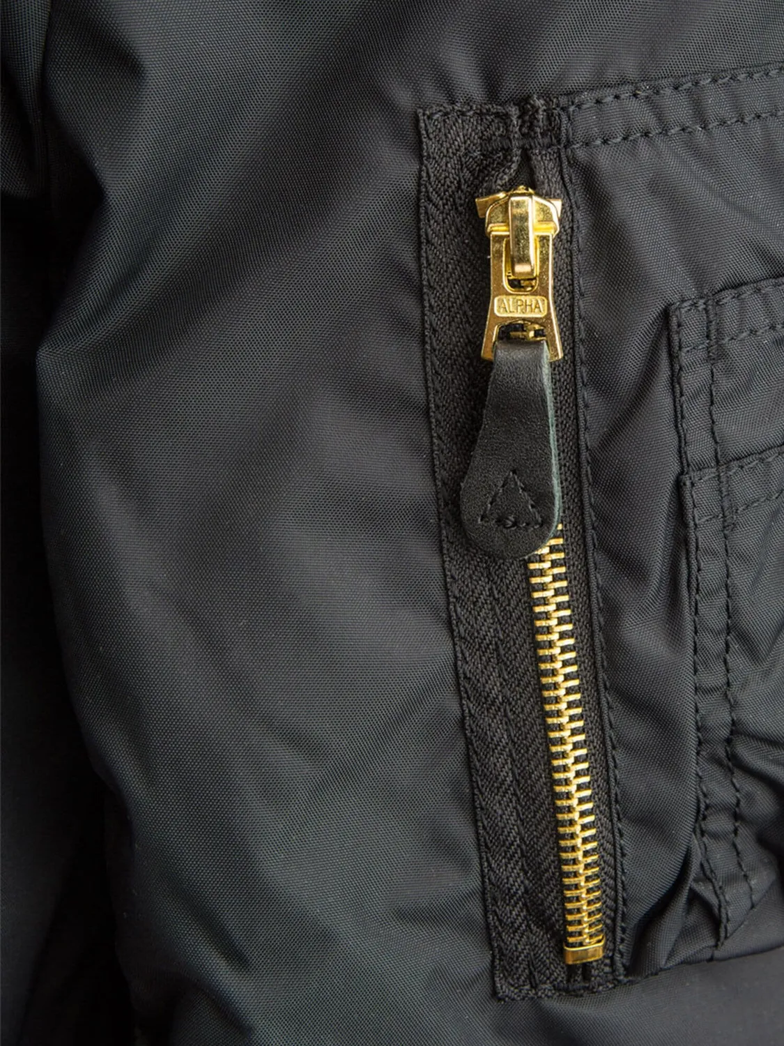 Alpha Industries MA-1 Skymaster bomber noir nylon léger