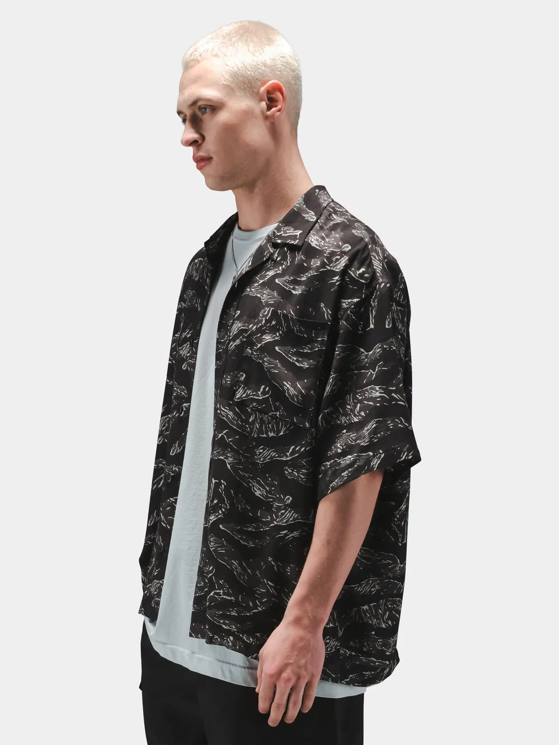 Alpha Industries Camo Relaxed Chemise manches courtes gris
