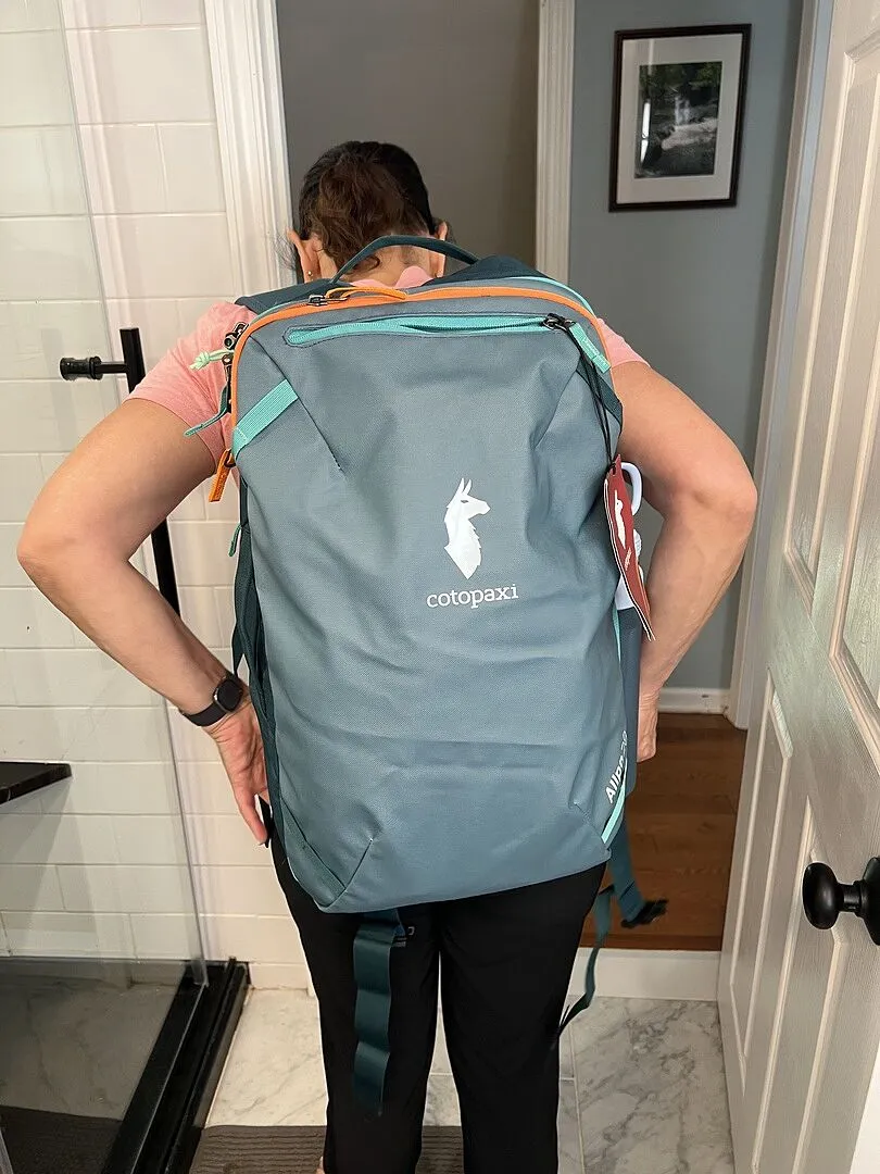 Cotopaxi Allpa 28L sac à dos voyage Crimson cabine